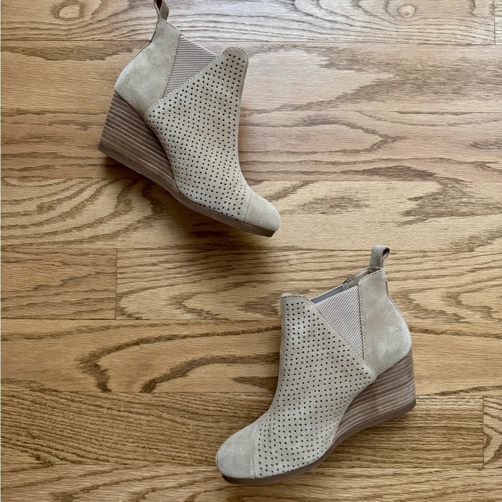 Toms wedges 7.5 gently pre-loved